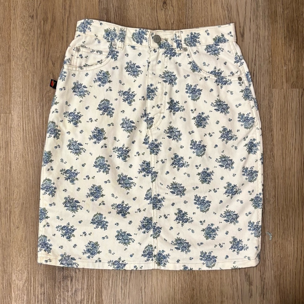 ~vintage 80’s Sasson blue floral denim skirt~